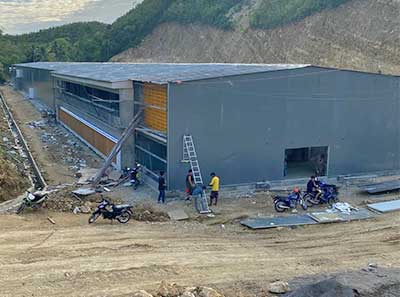 金刚钢铁家禽养殖场